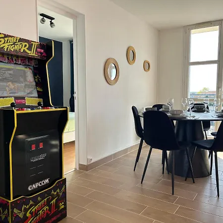 T4 Pro Groupes - Parking - 6 Pers - Arcade *