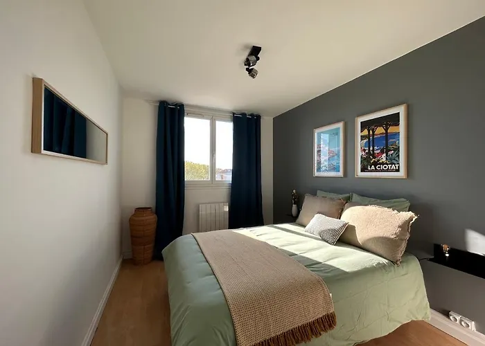 T4 - 5min Airbus - 10min Aeroport - Parking アパート *